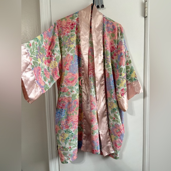 Victoria's Secret Other - Vintage Victoria’s secret Pink Robe One Size Floral Gold Label